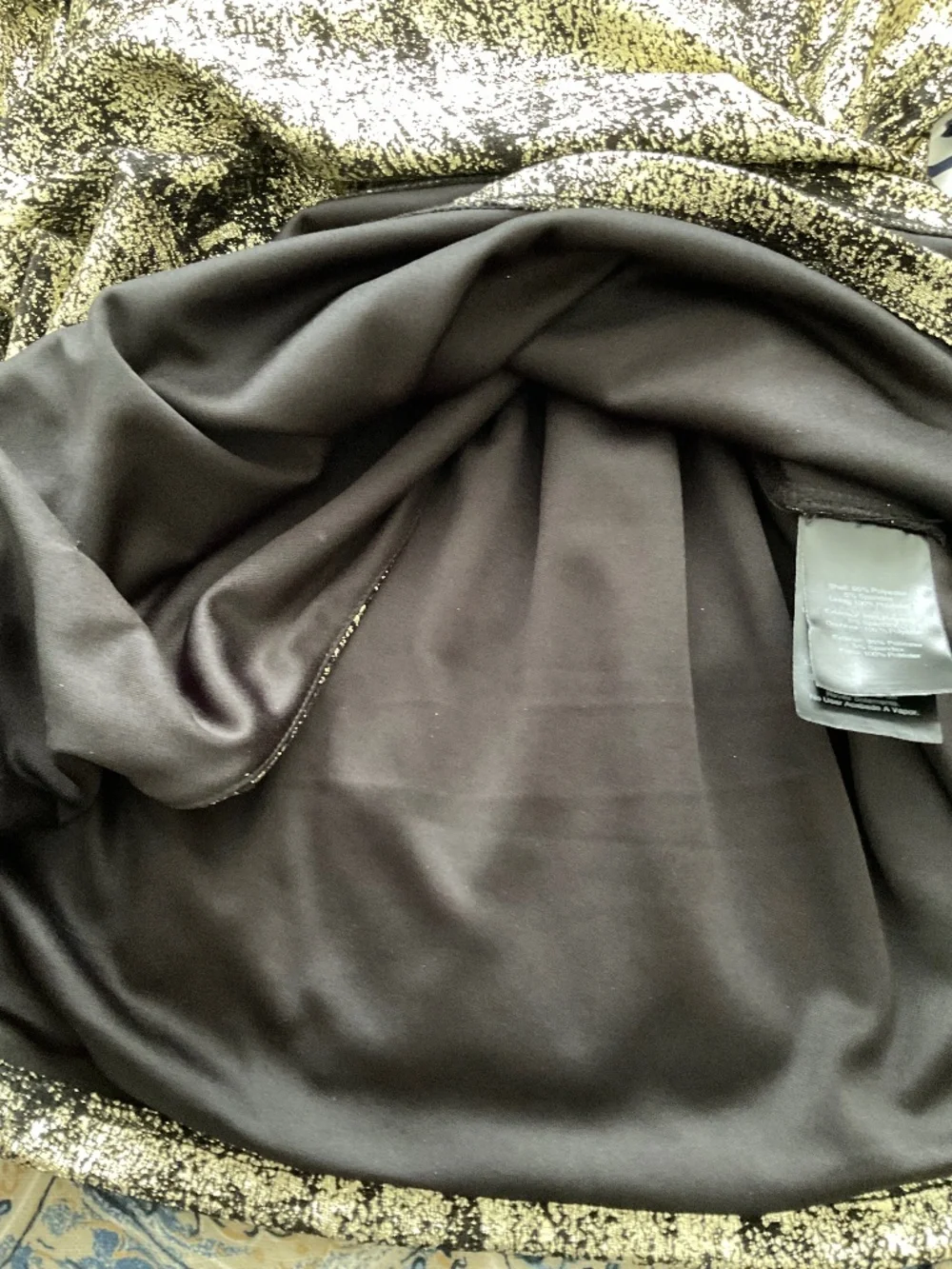DONNA KARAN Lovely black & gold long sleeve top.  SIZE LARGE.  MAKE A STATEMENT! - Picture 9 of 11